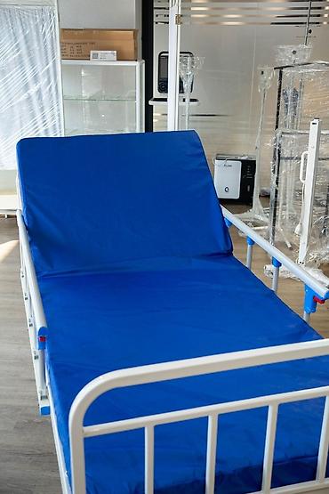 Медицинская мебель: Медицинская функциональная кровать на колесах - Тип: механическая — 6