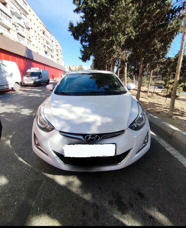 xacmaz heyet evleri: Hyundai Elantra sedan – ağ rəng, ön və arxa görüntüləri paylaşılıb