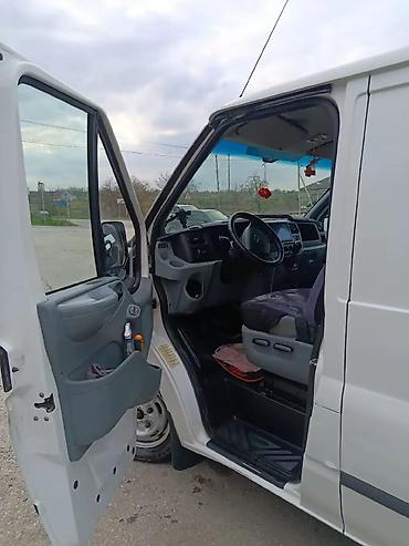 qaz 53 senedi: Ford Transit yük mikroavtobusu - Korpus: ağ rəngli, qapalı furqon — 2