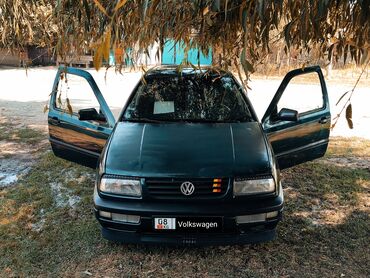 Volkswagen: Volkswagen Vento: 1995 г., 1.8 л, Механика, Бензин, Седан