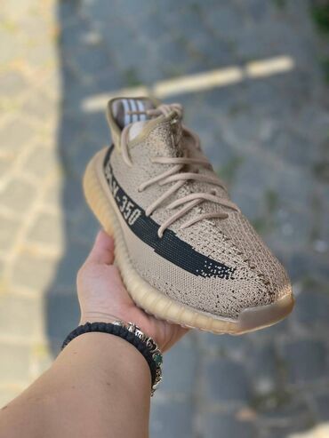 Patike: Adidas Yeezy Boost 350 patike

Novo
Brojevi 36 do 46 — 5