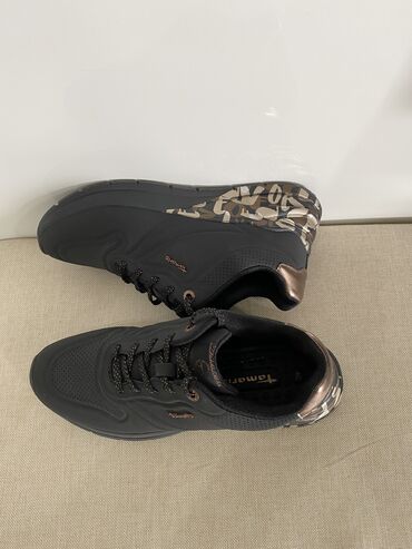 теплая обувь: Кроссовки (производство Германия, Tamari’s, размер 40). Куплено за 11