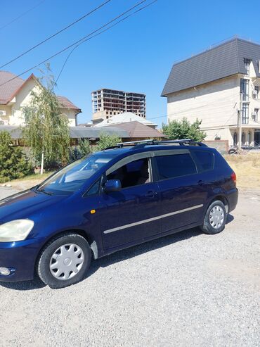 семиместные машины: Toyota Avensis Verso: 2003 г., 2 л, Автомат, Бензин, Минивэн