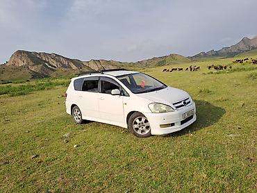 справа: Toyota Ipsum: 2002 г., Автомат, Бензин, Минивэн — 1