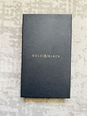 Kabrolar: Gold&Black brendindən olan boz rəngli telefon qabı