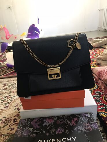 сумка юникло: Продаётся сумка дживанши чёрного цвета с коробкой под люкс в