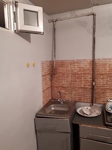 Uzunmüddətli kirayə mənzillər: 1 ci mkr Kohne sumqait shadliq sarayin (Melek) arxasinda. Stol, stul — 7