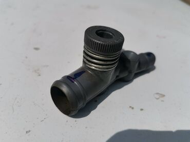 Auto delovi: Racva plina plasticna br.1. Polovno, očuvano. Skinuto sa rastavljenog — 3