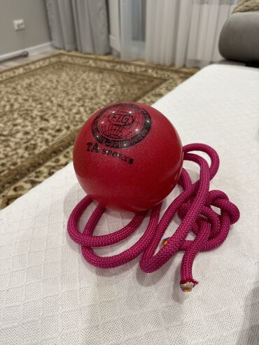 мяч для валейбола: Скакалка и мяч гимнастические