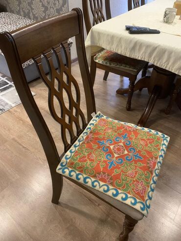 подушки декор: Сидушки на стулья 6-8 шт каждая Размеры стандарт на стулья : 43 см на