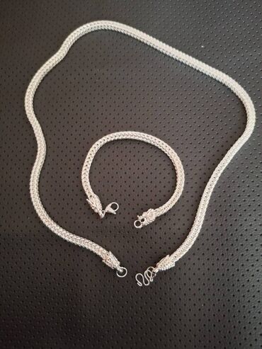 Zərgərlik dəstləri: Dəstə daxildir: Bilərzik, Boyunbağı, Chopard, Gümüş