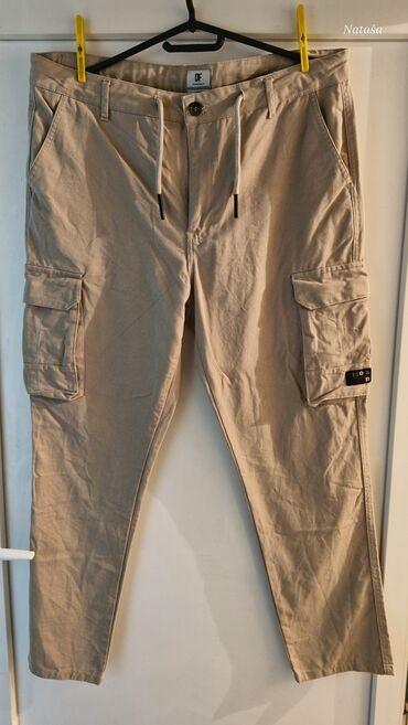 Muška odeća: Pantalone XL (EU 42)