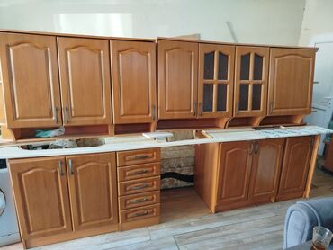 metbex aboylari: Mətbəx mebeli satılır. Qiymət 270 azn. Ölçü 3.30sm, üzərində heçnə