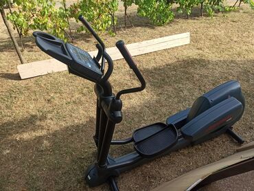 Ostale sprave za vežbanje: Elipticni (kros) trenazer "Life fitness 9500HR", koriscen ali sasvim — 6