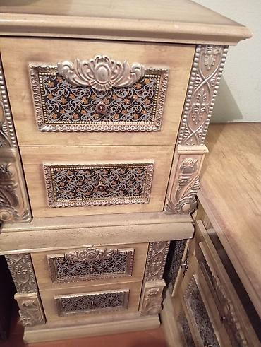 Двуспальные кровати: Спальный гарнитуру менен сатылат жангактан жасалган абалы жакшы баасы — 8