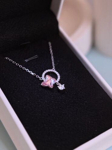 tek qas sirqalar: 🌸 Материал: серебро 925 пробы 🩵 Дизайн: круглая подвеска «halo» с