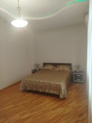 Uzunmüddətli kirayə mənzillər: Şəhərin mərkəzində 3otaqlı mənzil icarəyə verilir.İşığı suyu — 17