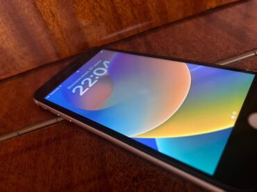 kompüter ekranı: IPhone 8 Plus, 64 ГБ, Серебристый, Отпечаток пальца
