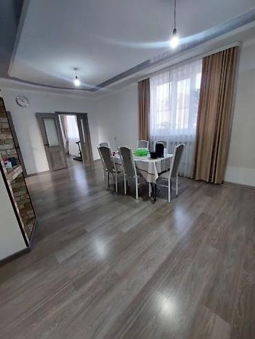 Продажа коттеджей и домов: 🏡 **СРОЧНО ПРОДАЁТСЯ ДОМ** 📍 Район: Кызыл-Аскер 🏠 Комнаты: 5 📐 — 3