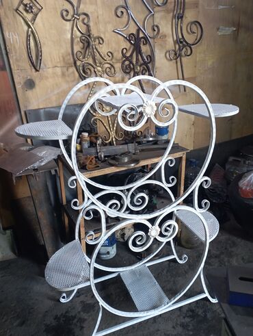 Откатные ворота: Элегантные кованые ворота черного цвета с изящными золотистыми — 19