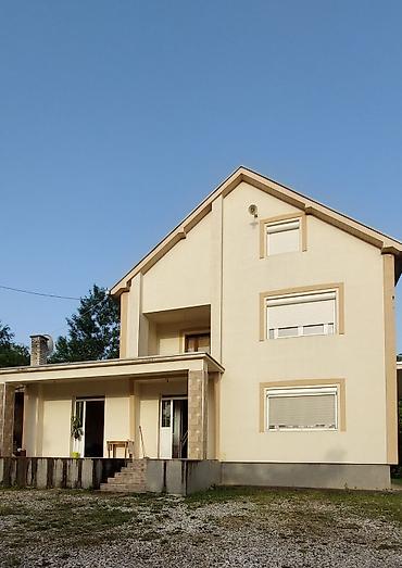 Kuće na prodaju: Porodična kuća sa prostranim placem i voćnjakom, u mirnom, zelenom — 4