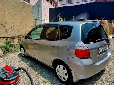 Двигатели, моторы и ГБЦ: Двигатель для автомобиля Honda Fit. Этот двигатель имеет ряд цилиндров