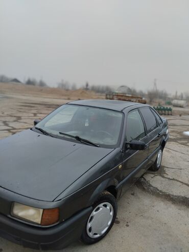 Volkswagen: Volkswagen Passat: 1989 г., 1.8 л, Механика, Бензин, Седан