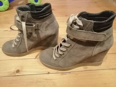 Gležnjače: Gležnjače, Buffalo, 39 — 2