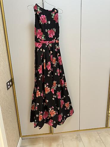 Qara fonlu, çiçək naxışlı uzun ziyafət/libas - Model: maxi uzunluqda