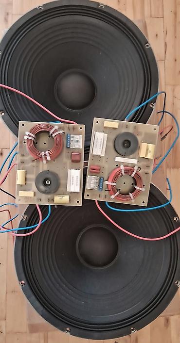 panel radiator: Salam.Ustada olmayıb.Satılır: 2 yollu səsgücləndirici dəsti – 15" — 2