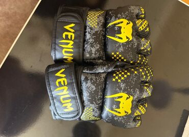 Палатки: Mma əlcəyi Təzədir 1 cə dəfə geyinilib