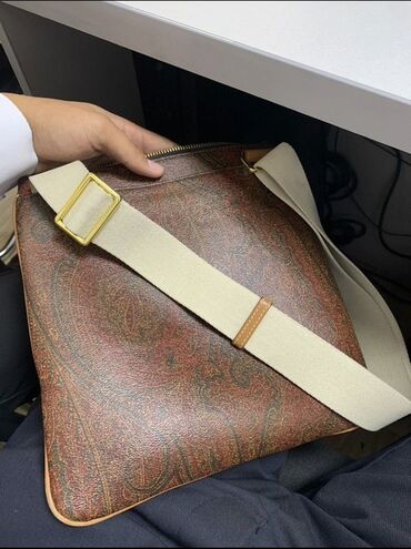 женская деловая сумка портфель: Сумка через плечо с широкой регулируемой ременной лентой - Формат