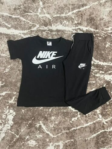 Gornji i donji deo: Nike, Sa ilustracijom, bоја - Bordo — 2