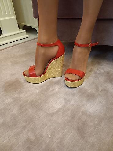 Личные вещи: Женские туфли-лодочки с открытым мысом (peep-toe), ярко‑красные. - — 7