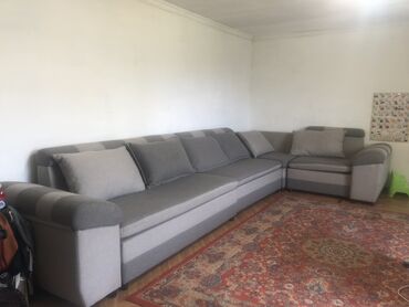угловой кожаный диван: Угловой диван, цвет - Серый, Б/у