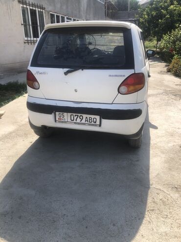 купить резину на москвич: Белый хэтчбек Daewoo Matiz, компактный автомобиль с пятидверным