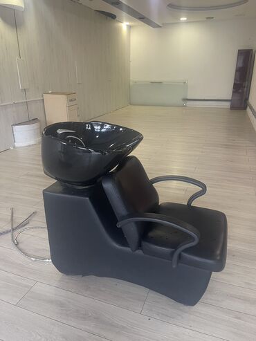 парикмахерский кресло: Парикмахерская мойка. Продаю за 26,500 сом мойка находится по адресу