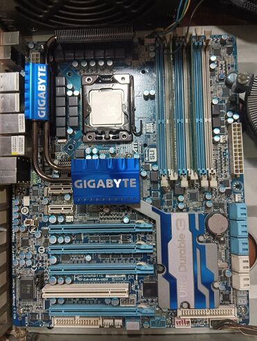 Продаю в комплекте : материнская плата Socket 1366 Gigabyte