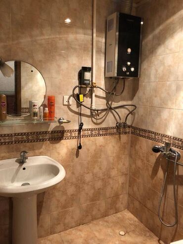 Uzunmüddətli kirayə mənzillər: Xalqlar Dostluğu metrosuna yaxın, 129 saylı məktəbin yanında, 5 — 9