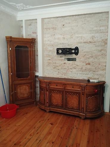 salon dolab: Klassik dizaynlı qonaq otağı mebel dəsti - Material: təbii ağac — 1