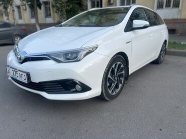 срочно срочно продам машину: Toyota Auris: 2016 г., 1.8 л, Автомат, Гибрид, Универсал