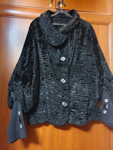 Шубы: Продаем новую полушубку из каракуля . Проиводство Южная Корея. Размер — 4