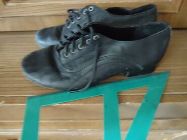 Кроссовки и спортивная обувь: Продаю обувь для бальных танцев
