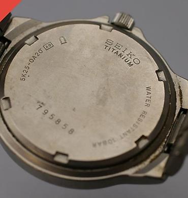 Аксессуары: Seiko Solar Titan saat - Model: Seiko Solar, kalibr 5K25 (arka — 2
