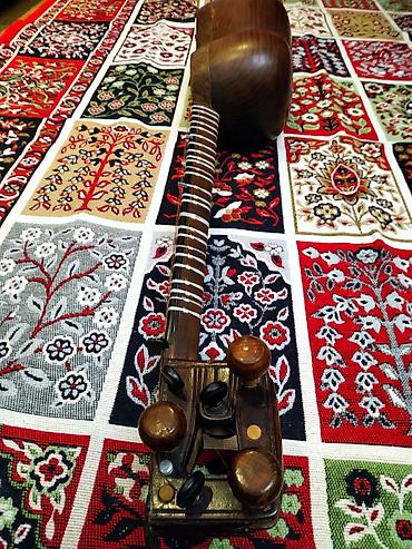 Tar: Tar – Azərbaycan milli simli musiqi aləti. Əla vəziyyətdə, heç bir — 8