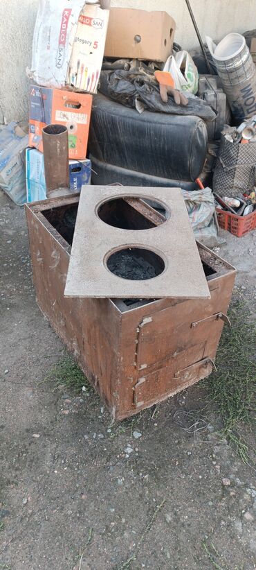 варочный котёл: Печь-буржуйка из толстостенной стали с варочной поверхностью