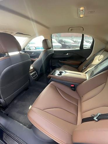 Другие автомобили: Электромобиль Hongqi E-QM5 (седан, черный) Ключевые особенности: - — 8