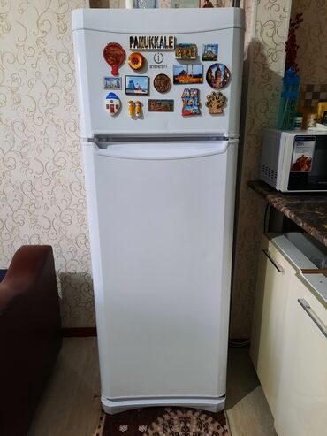 обмен на дачу: Холодильник Indesit, Б/у, Двухкамерный
