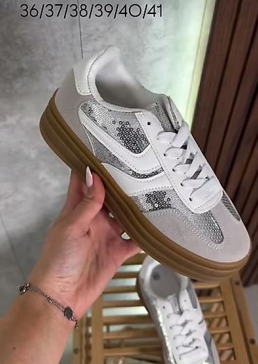 nike tn b: Ženske patike sa šljokicama i gumenim đonom. - Model: niske patike sa — 1