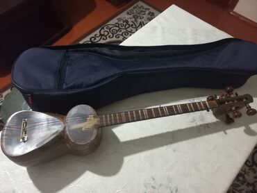 Tar: Tar – 9 simli, klassik Azərbaycan tarı - Korpus: ənənəvi iki gövdəli — 7